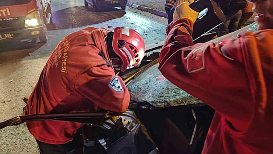Burhaniye terminal kavşağında kaza: 3 yaralı