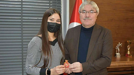 İvrindi Belediyesi'nden 'Resimlerde İvrindi' Yarışmasında dereceye girenlere ödül