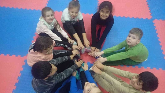 Karesi'de çocuklar sporla buluşuyor
