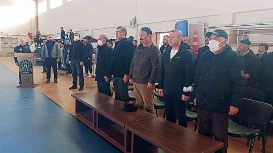Minik güreşçiler kıran kırana güreşti
