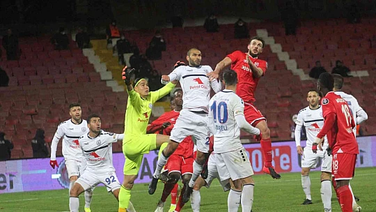 Spor Toto 1. Lig: Balıkesirspor: 3 - Altınordu: 4