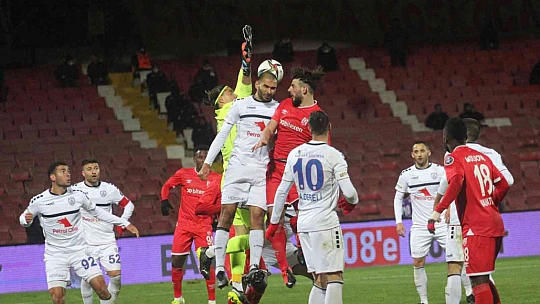 Spor Toto 1. Lig: Balıkesirspor: 3 - Altınordu: 4