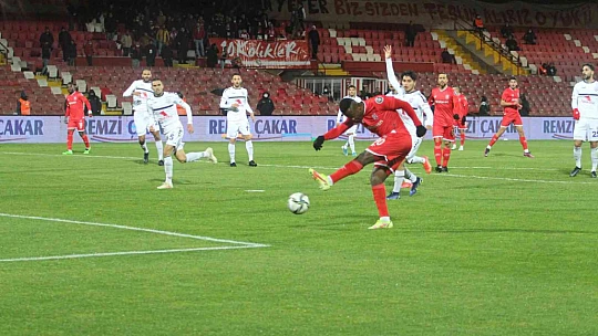 Spor Toto 1. Lig: Balıkesirspor: 3 - Altınordu: 4