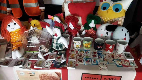 Üniversitesi öğrencileri lösemili çocuklara destek oldu