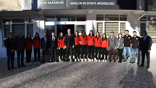 Voleybol Federasyon Başkanı Üstündağ, Balıkesirli gençlerle buluştu