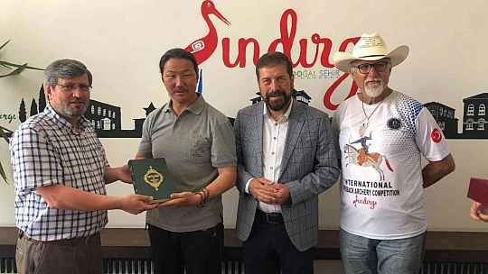 Yarışma için Türkiye'ye geldi, Müslüman oldu