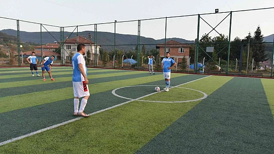Yaylabayır'da gençler halı sahada buluştu