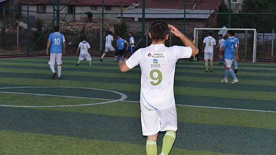 Yaylabayır'da gençler halı sahada buluştu